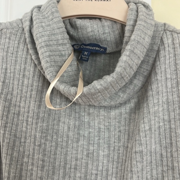 Soft grey turtle neck short sleeve blouse brand new with tags by democracy - Picture 2 of 5